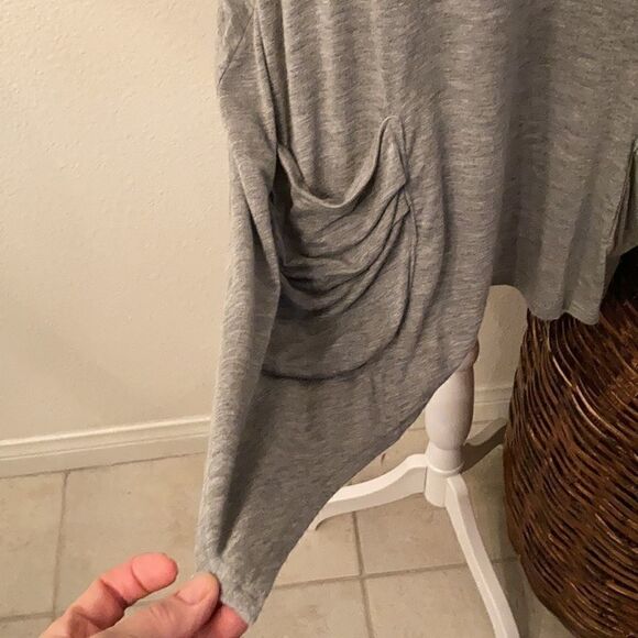 Cha Cha Vente size M long sleeve grey shark bite hem tunic with pockets EUC - Picture 3 of 11